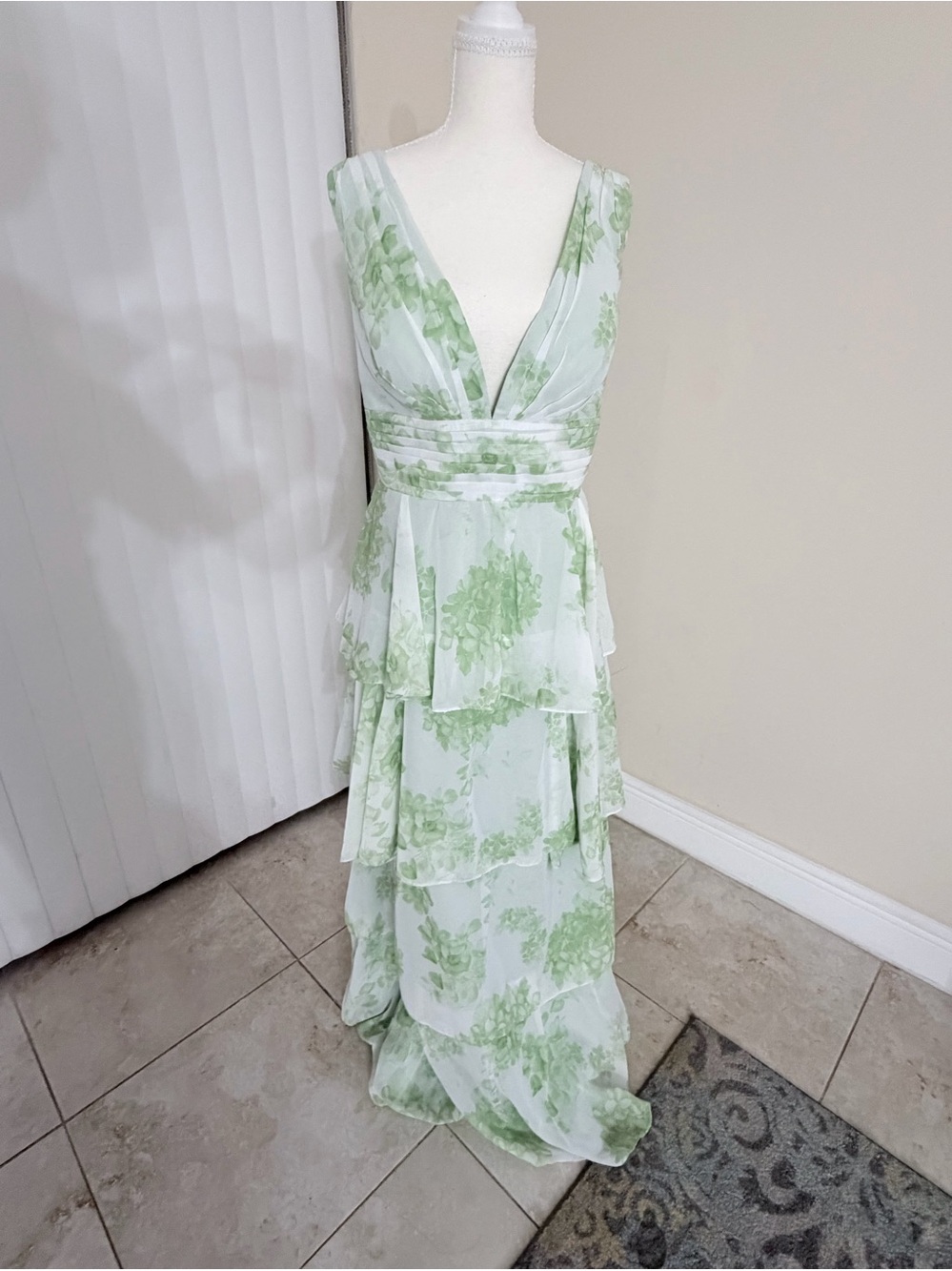 NWT Gown Gallery Sage Green Floral Tiered Maxi Gown Size L (12 / 14)